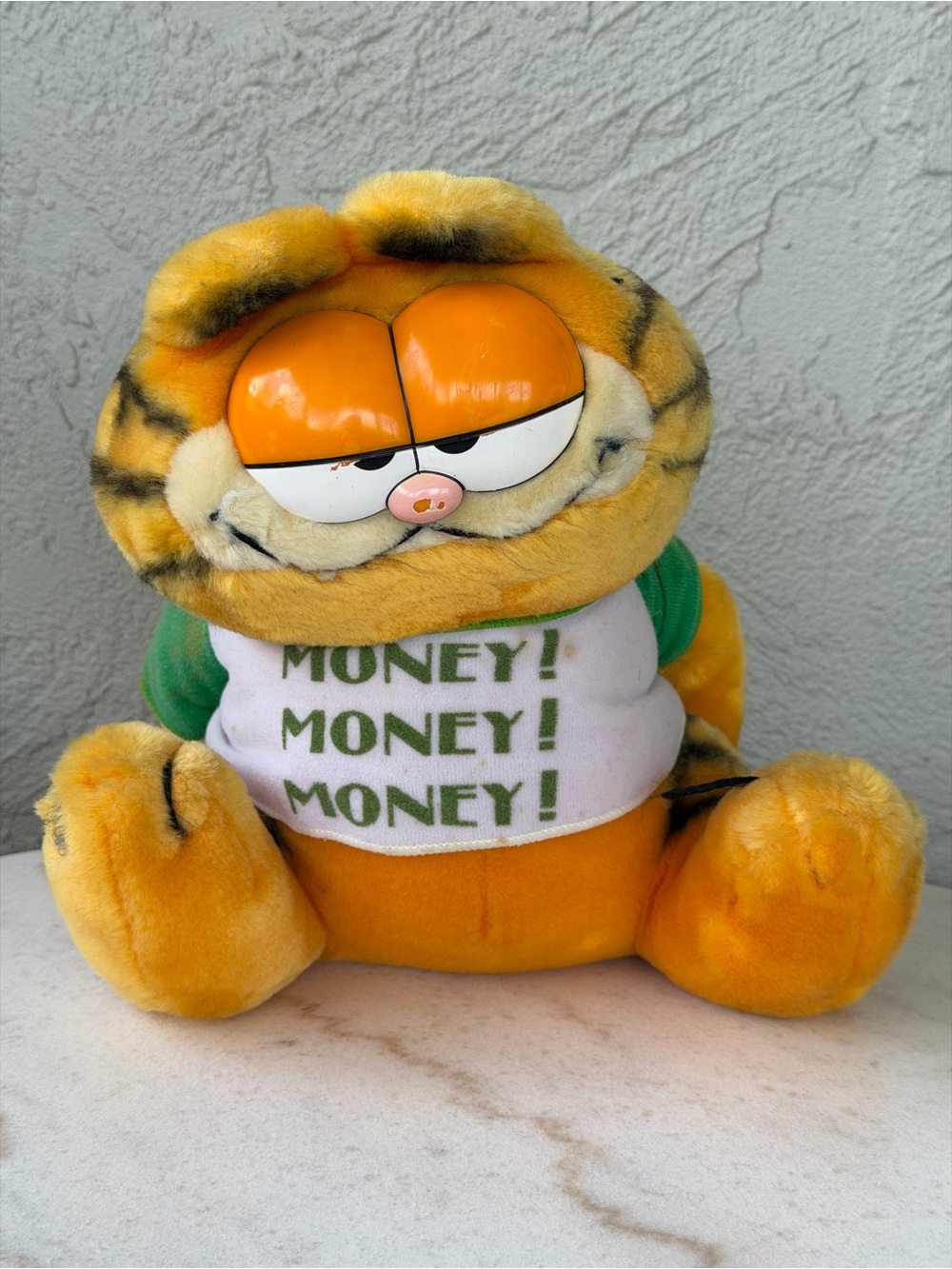 This is a vintage 1980s Dakin Garfield plush money bank.